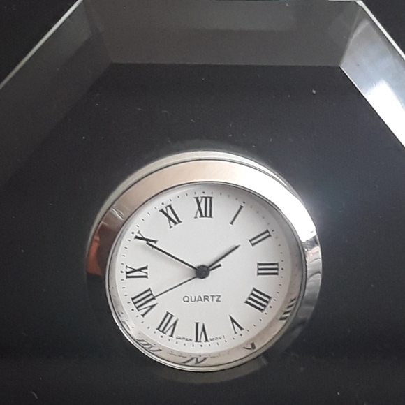 Handcrafted in Scotland Burns Crystal Desk Clock with Trinity Knot - Picture 5 of 15